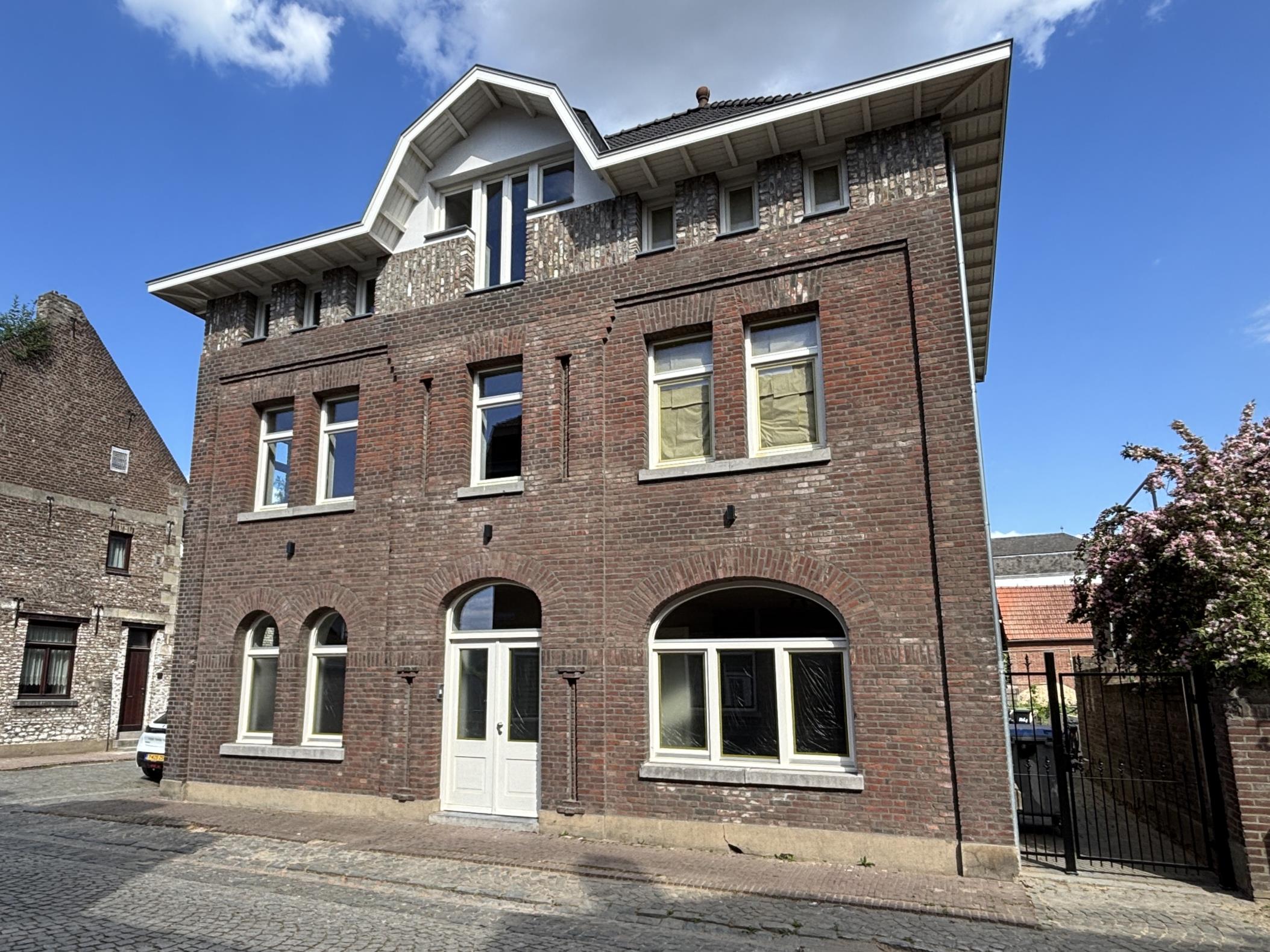 Studio Studio Surface Area: 35m2 Unfurnished
